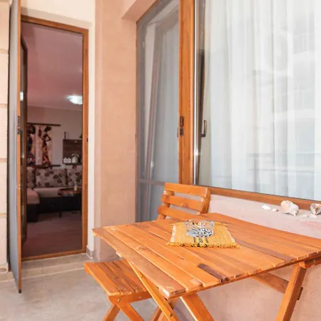 Apartman Flat Lora *