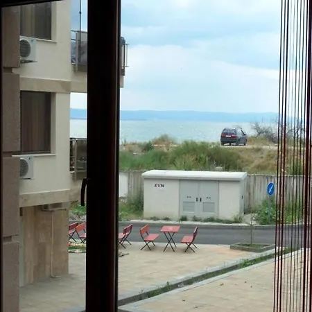 Flat Lora Πομόριε