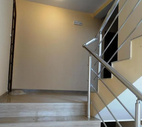 Flat Lora Lejlighed *