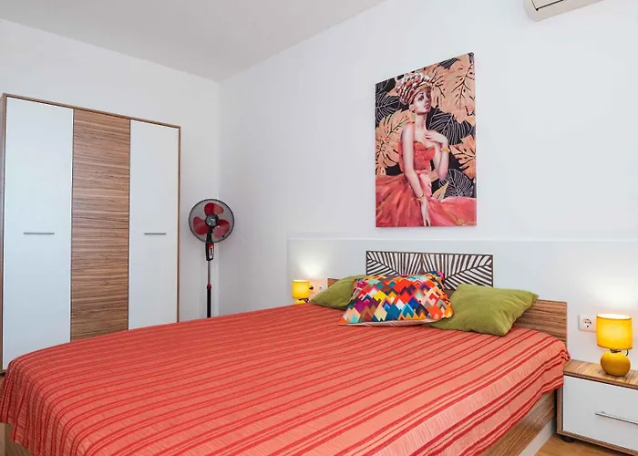 Flat Lora Lejlighed *